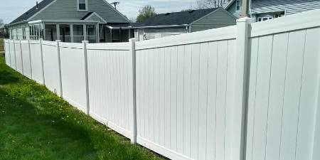 vinyl privacy fence installation in Southwest Florida