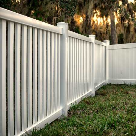 vinyl fencing installation in Southwest Florida