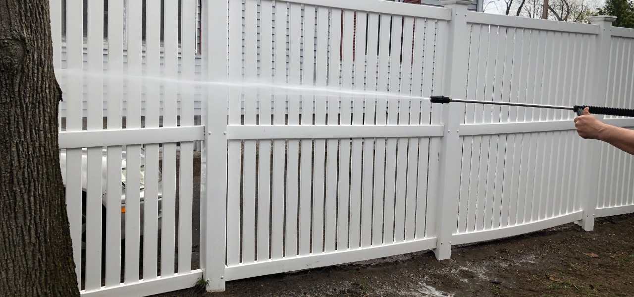 how to clean a vinyl fence